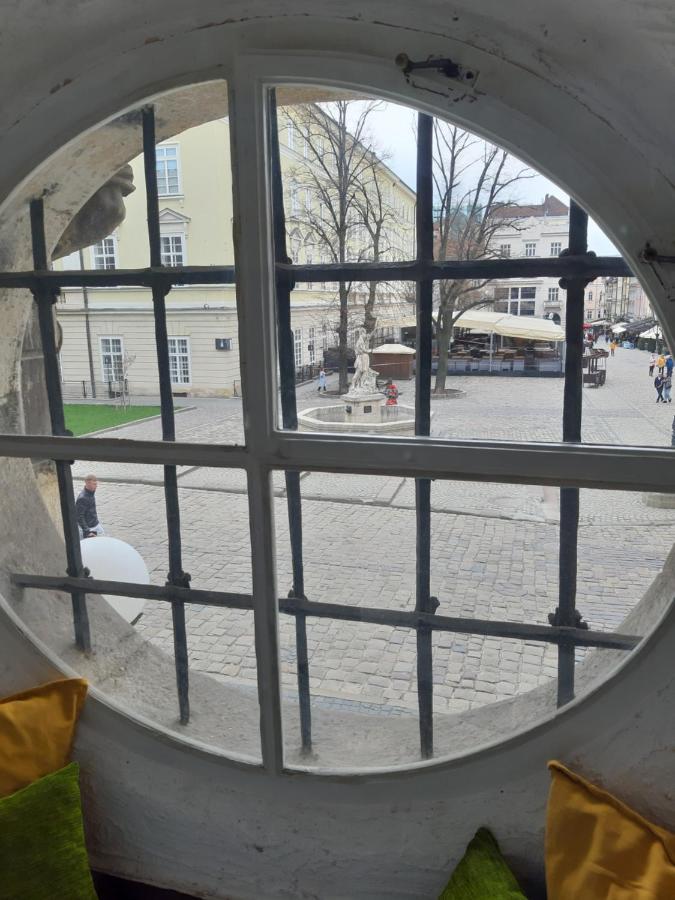 Artrooms -Round Windows Rynok Sq Львов Экстерьер фото